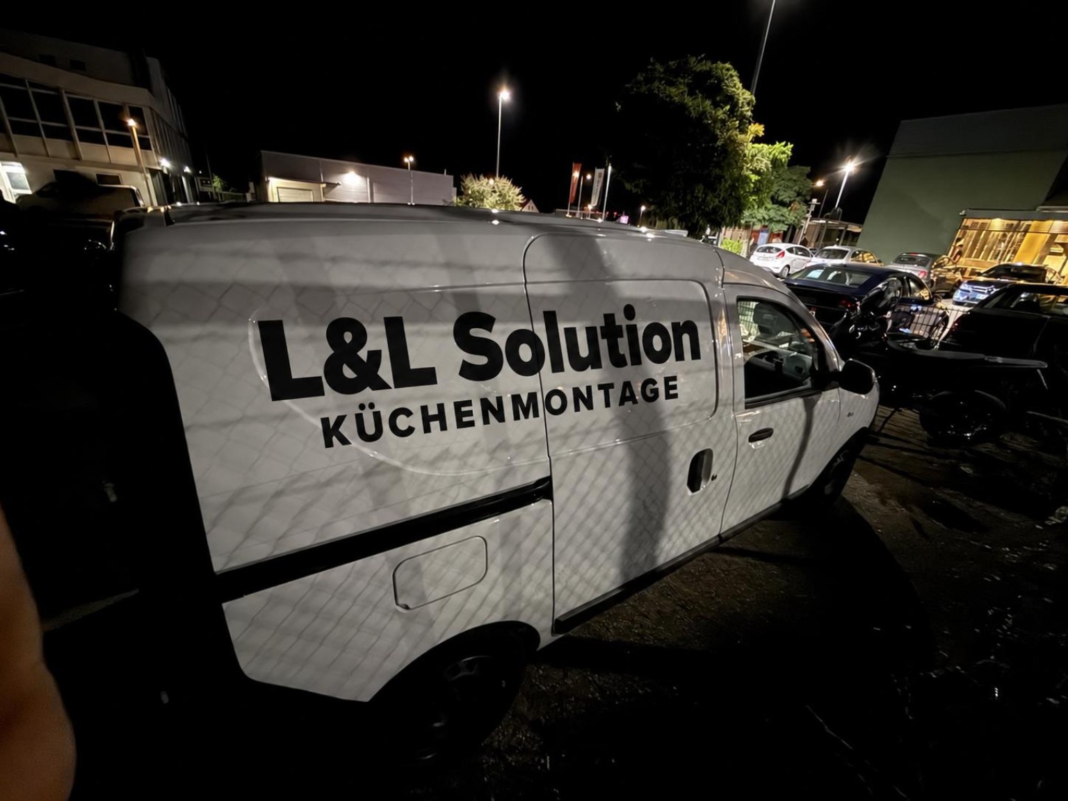 L&L Solution Montagefahrzeug für Küchenmontage und Transport